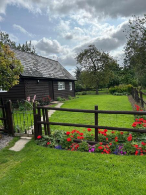 Dog & Family Friendly Private Cottage in Orleton